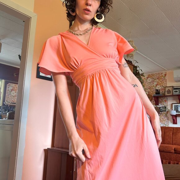 1970s prairie maxi dress in pale pink with butterfly cap sleeves and empire wais - Picture 8 of 16